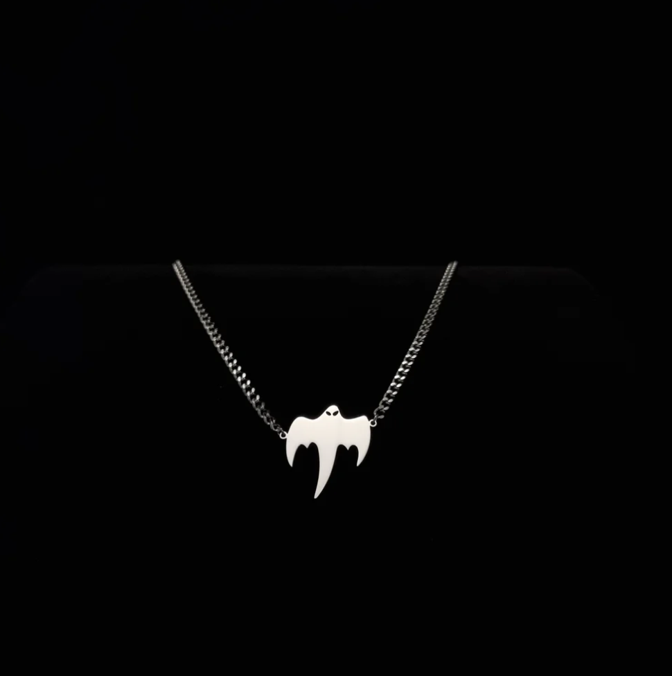 Collar fantasma de plata