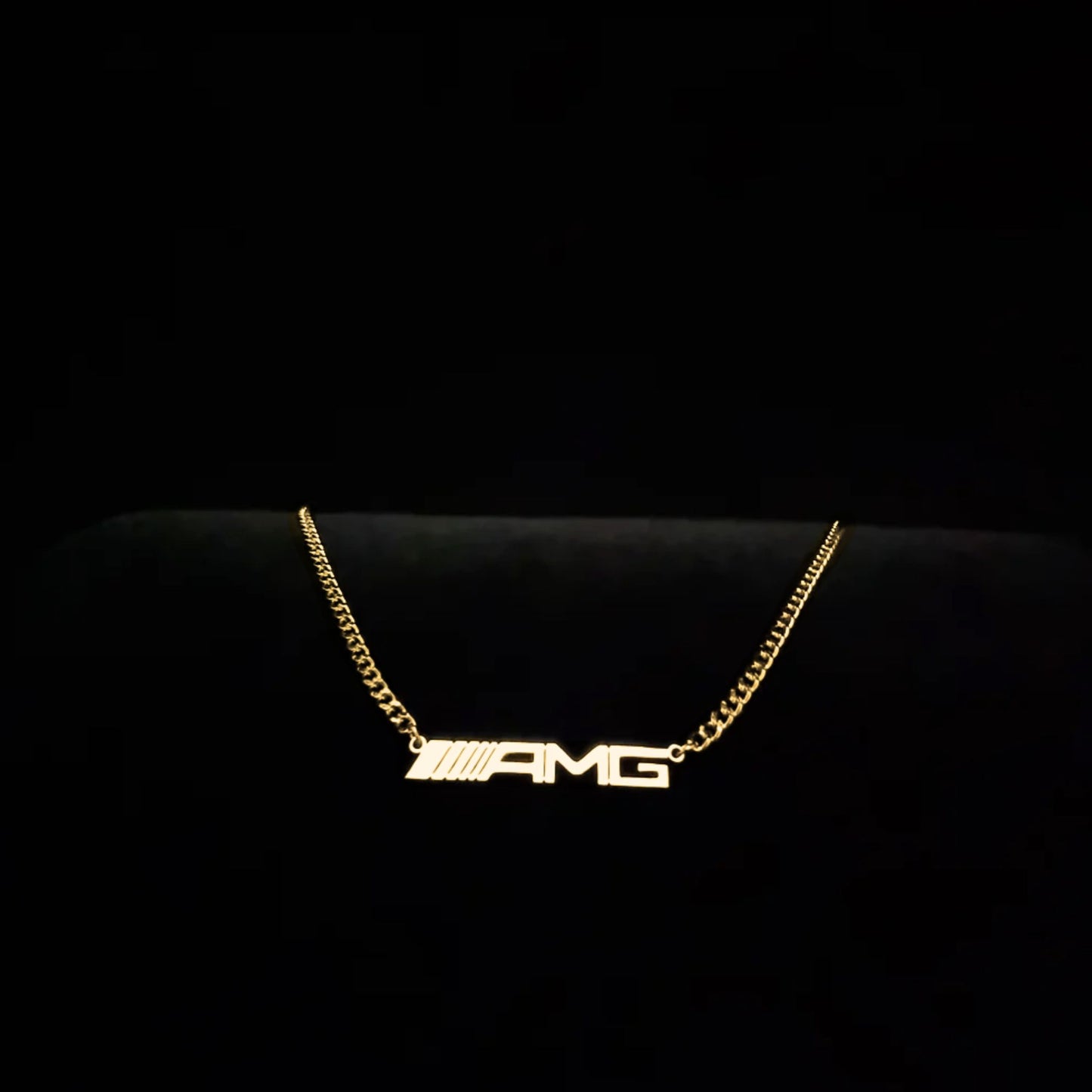Collar AMG de oro